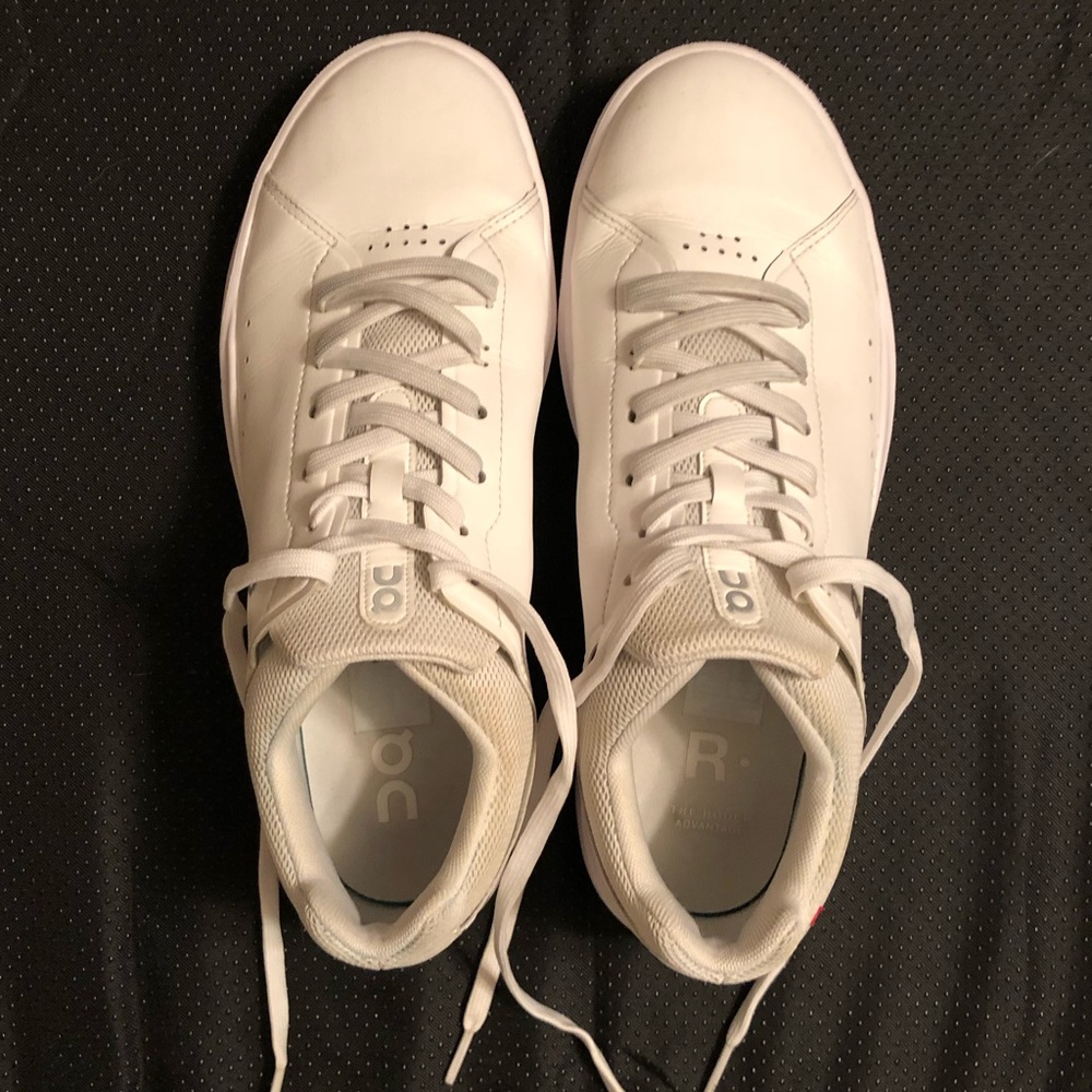 All White lace up Leather Sneaker , eu 43 , On Clouds, The Roger Advantage style